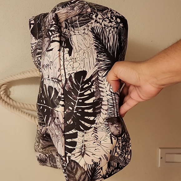 Christian LaCroix Amaryllis black and white with rope handles Tote - Picture 2 of 16